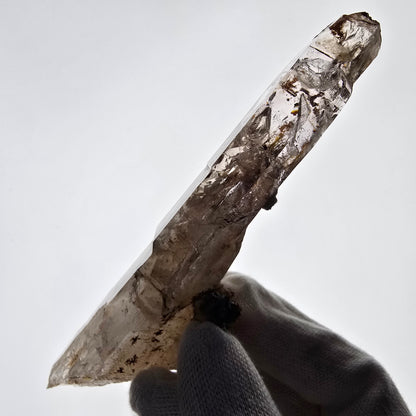 Sceptre DT en quartz fumé squelette Enhydro, parure de poche Valentine en calcite UV. Namibie 128 x 32 x 27 mm 
