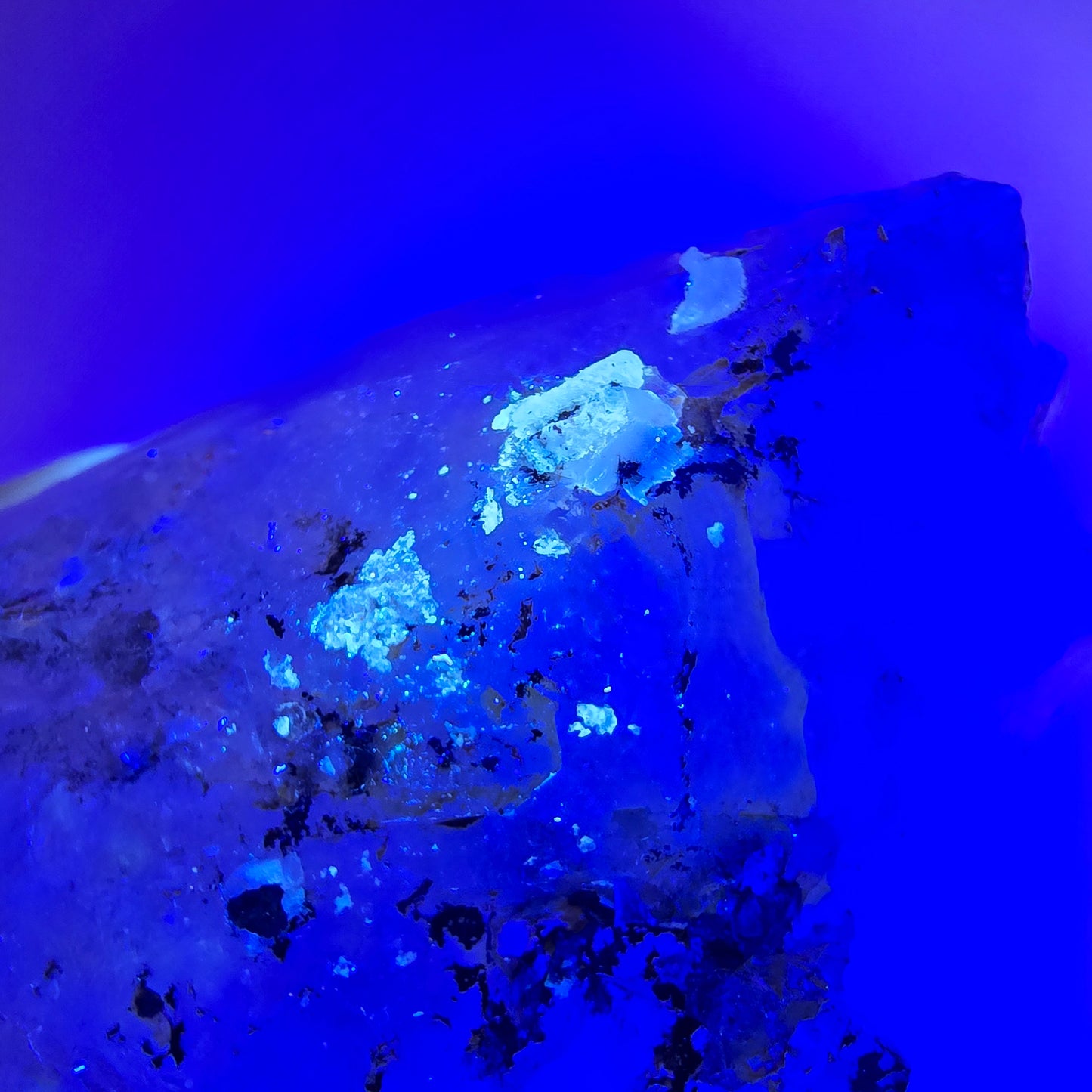 Quartz fumé squelette Enhydro, calcite UV, 1 gobo de poche Bubble Valentine. Namibie 98 x 49 x 26 mm 