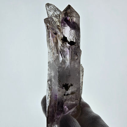 Gobo de poche Enhydro Skeleton Amethyst DT Scepter Valentine. Namibie 117 x 37 x 33 mm 