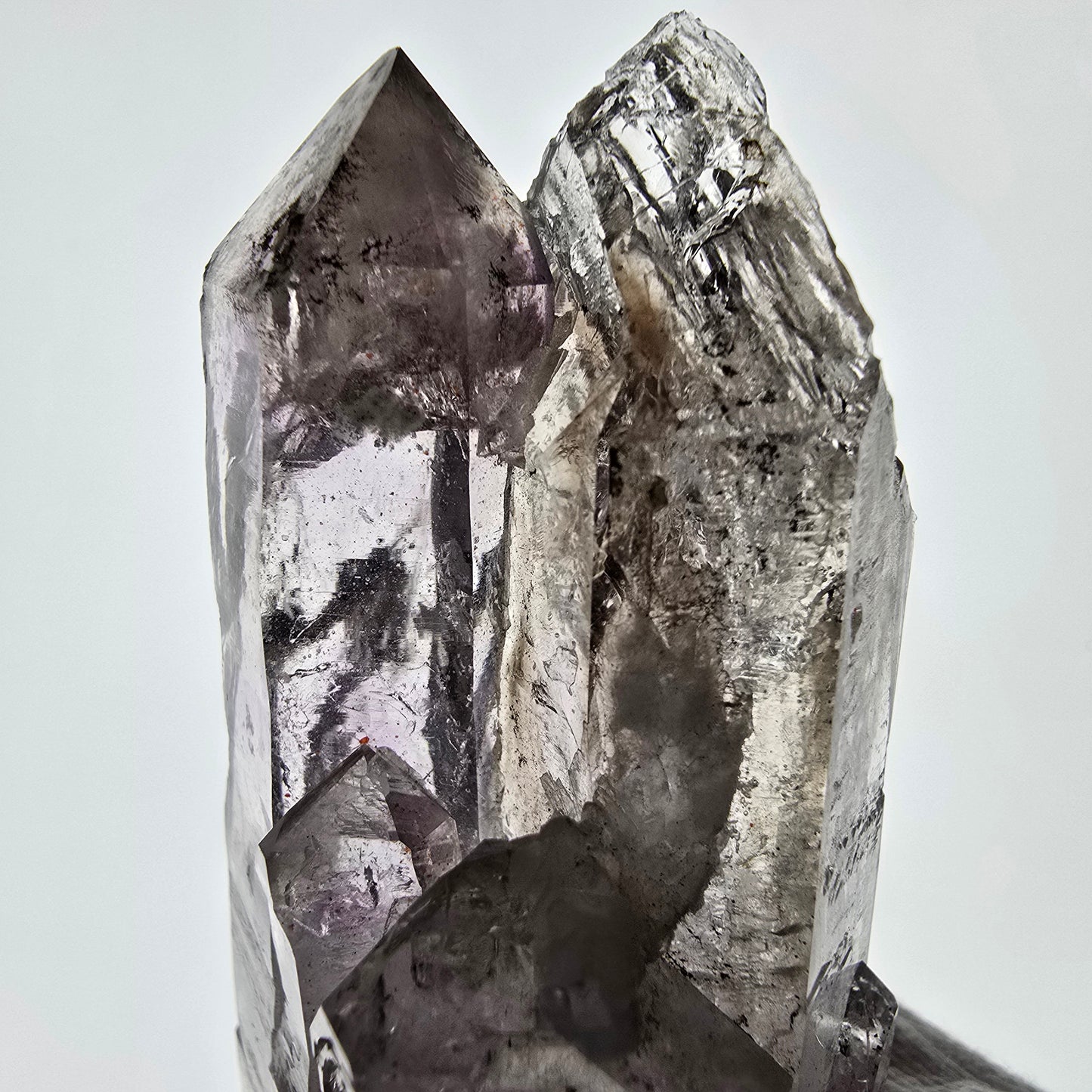 Gobo de poche Enhydro Skeleton Amethyst DT Scepter Valentine. Namibie 117 x 37 x 33 mm 