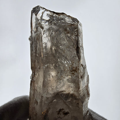Sceptre fantôme squelette XL en quartz fumé DT, poche Saint-Valentin en calcite UV, Namibie 191 x 60 x 51 mm 