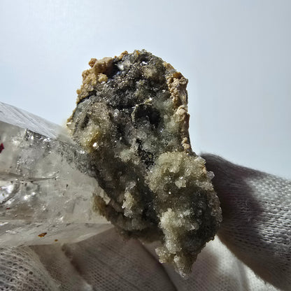 Quartz fumé Harlequin DT, calcite UV sur matrice, spécimen Valentine Pocket, Namibie, 96 x 46 x 53 mm 