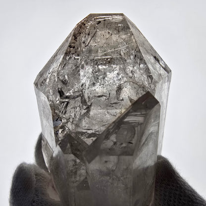 Sceptre de poche en hématite et quartz fumé, fantôme squelette, Saint-Valentin, Goboboseb, Namibie, 58 x 45 x 32 mm 