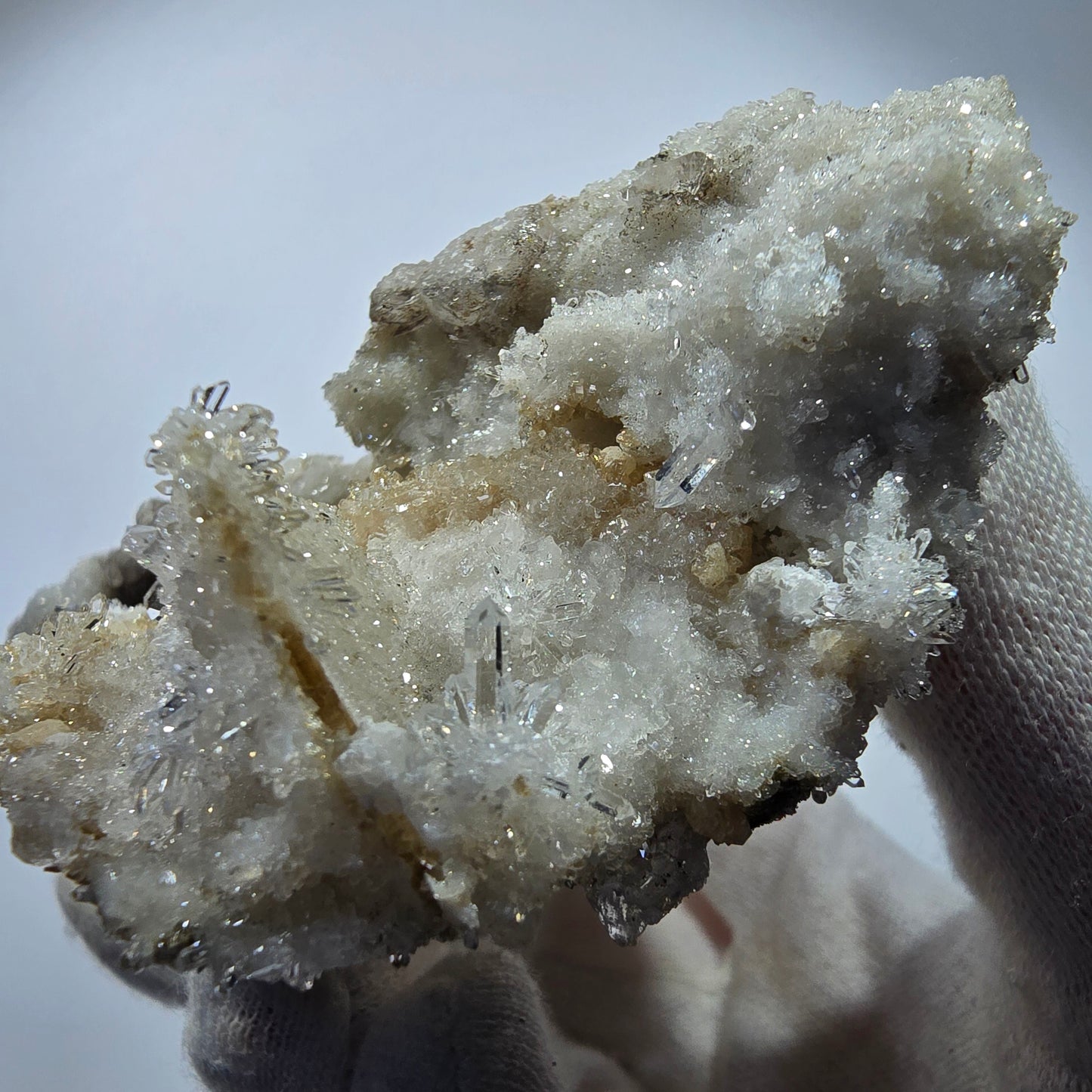 XL Phantom Smoky Quartz DT, calcite UV sur matrice Valentine Pocket, Namibie 166 x 81 x 47 mm 