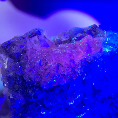 XL Phantom Smoky Quartz DT, calcite UV sur matrice Valentine Pocket, Namibie 166 x 81 x 47 mm 