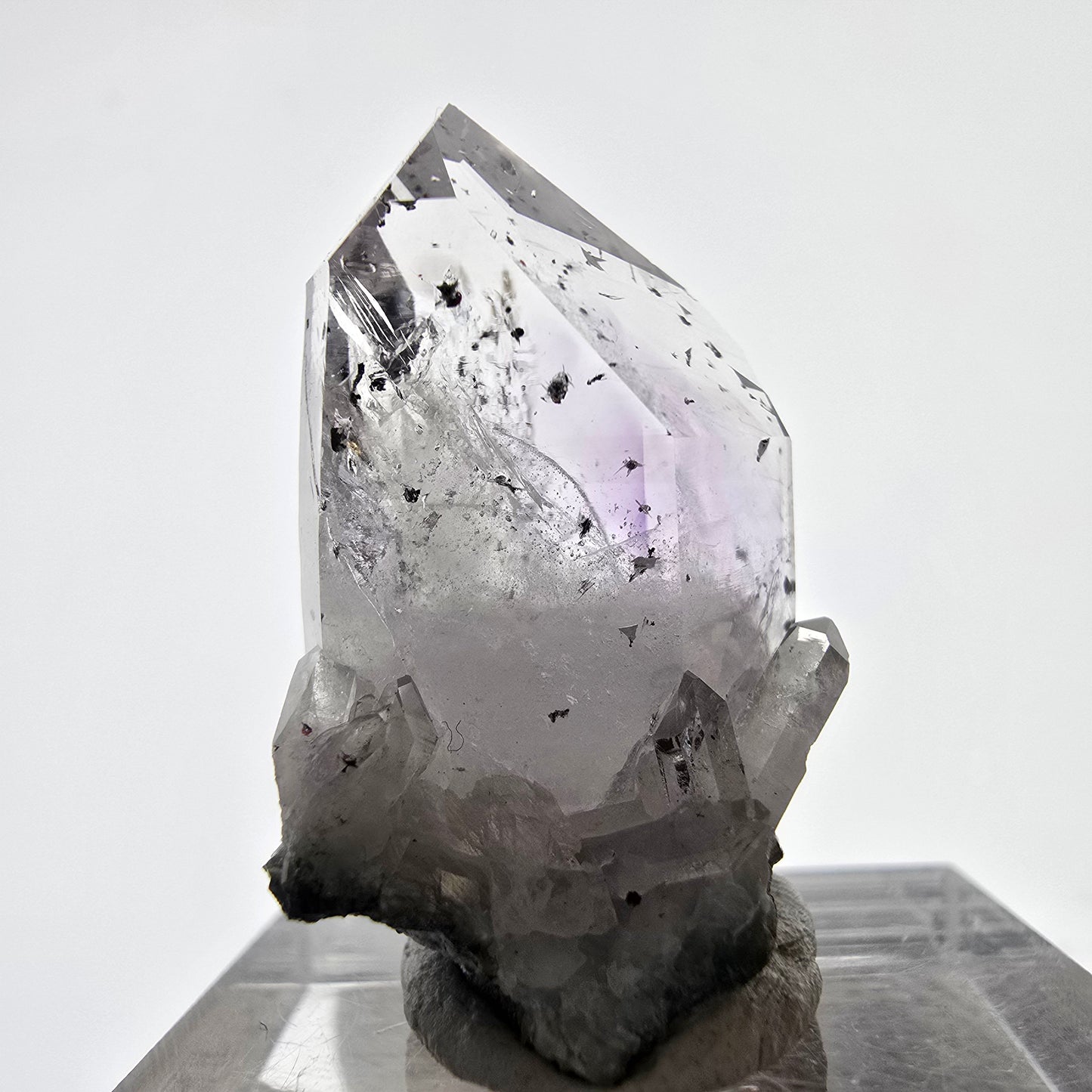 Améthyste fantôme Harlequin sur la mine Matrix Streep, Goboboseb, Namibie 28 x 17 x 14 mm 