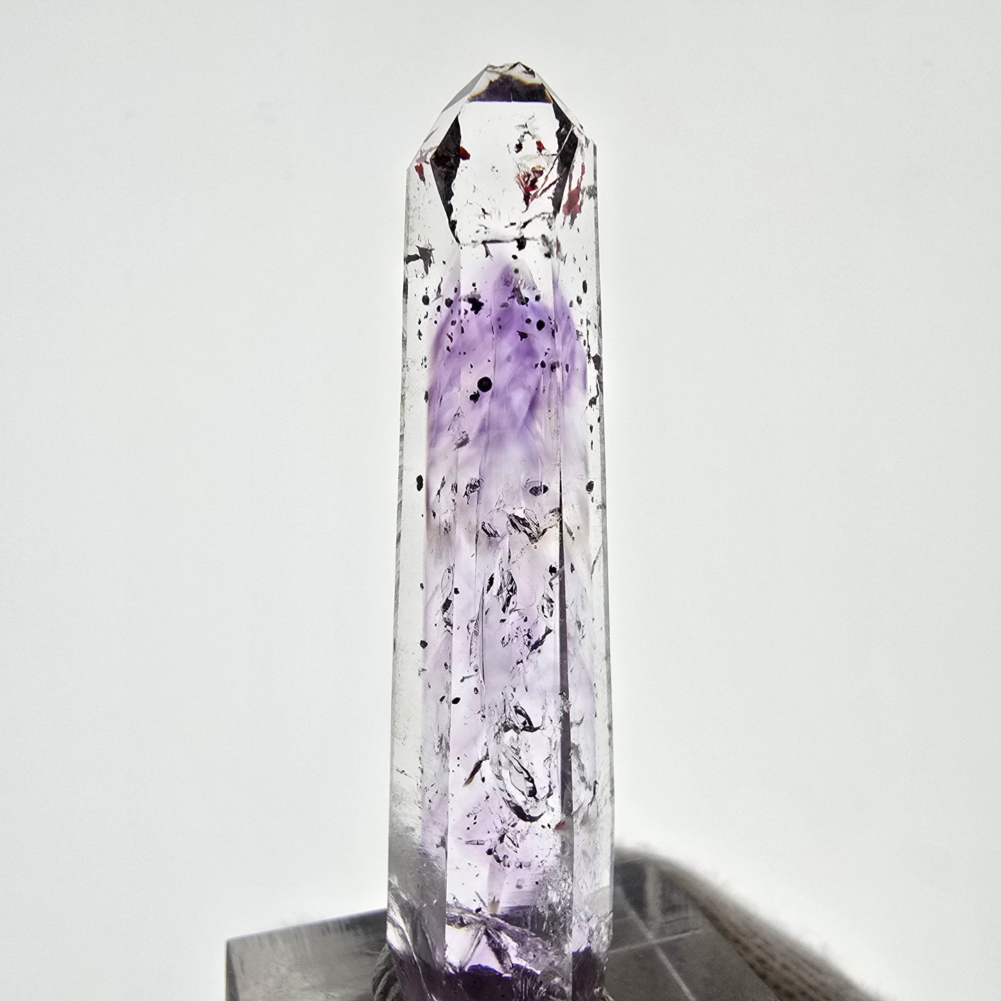 Mine d'améthyste Harlequin Phantom Point Streep, Goboboseb, Namibie, 50 x 11 x 10 mm 