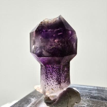 Améthyste fantôme rare, pointe de sceptre Brandberg, Namibie, 26 x 15 x 11 mm 