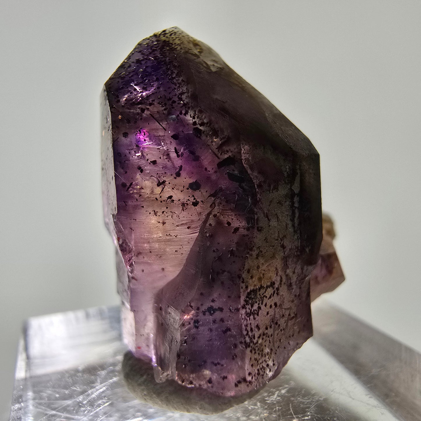 Rare spécimen de sceptre d'améthyste fantôme, Brandberg, Namibie, 25 x 24 x 14 mm 