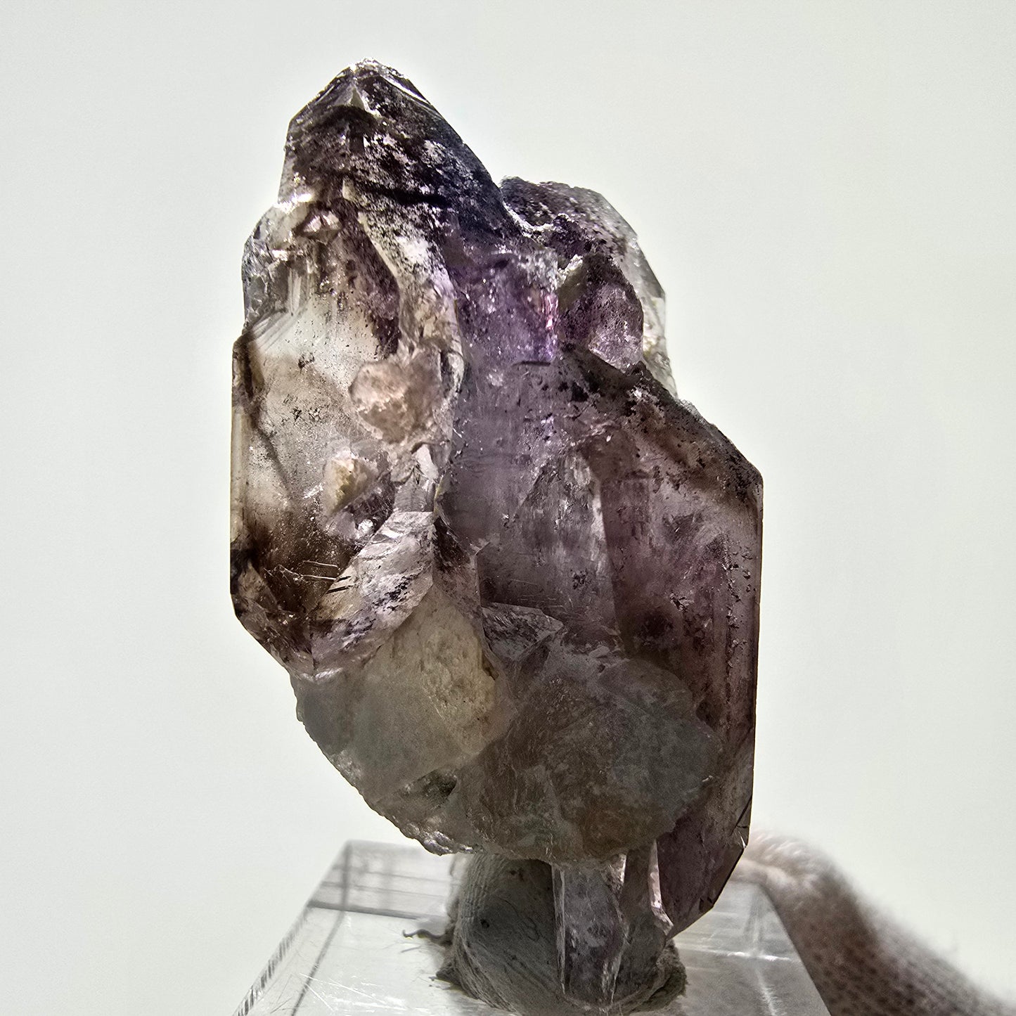 Améthyste fantôme rare, sceptre DT, amas Brandberg, Namibie, 50 x 26 x 24 mm 