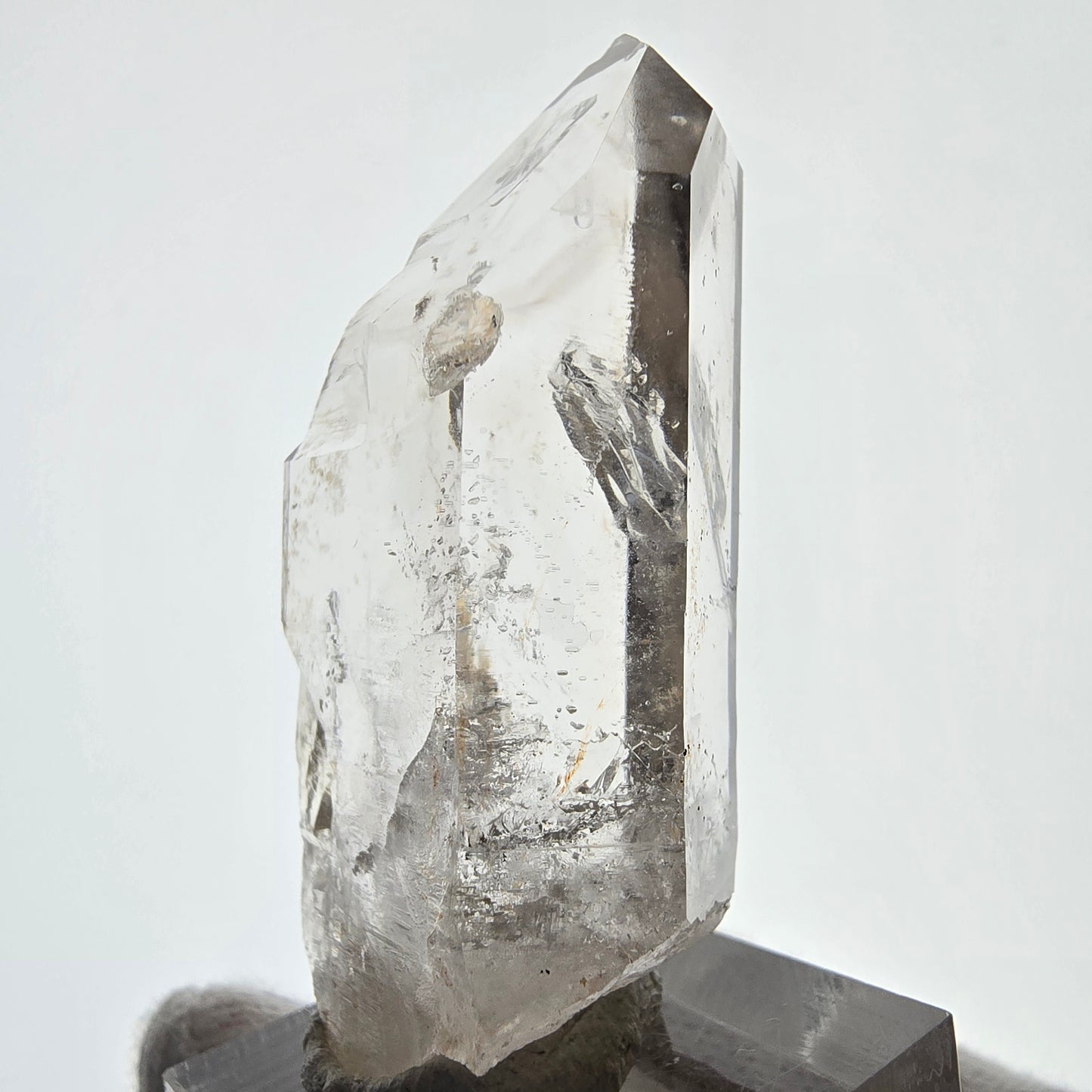 Sceptre de poche en quartz fumé fantôme squelette, Namibie, 57 x 25 x 18 mm 