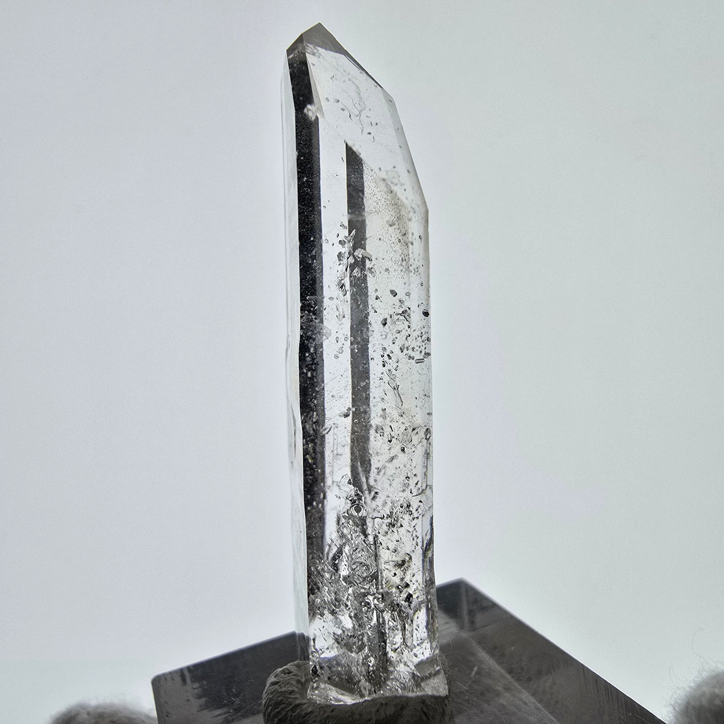 Sceptre de poche en quartz fumé fantôme squelette, Namibie, 48 x 18 x 7 mm 