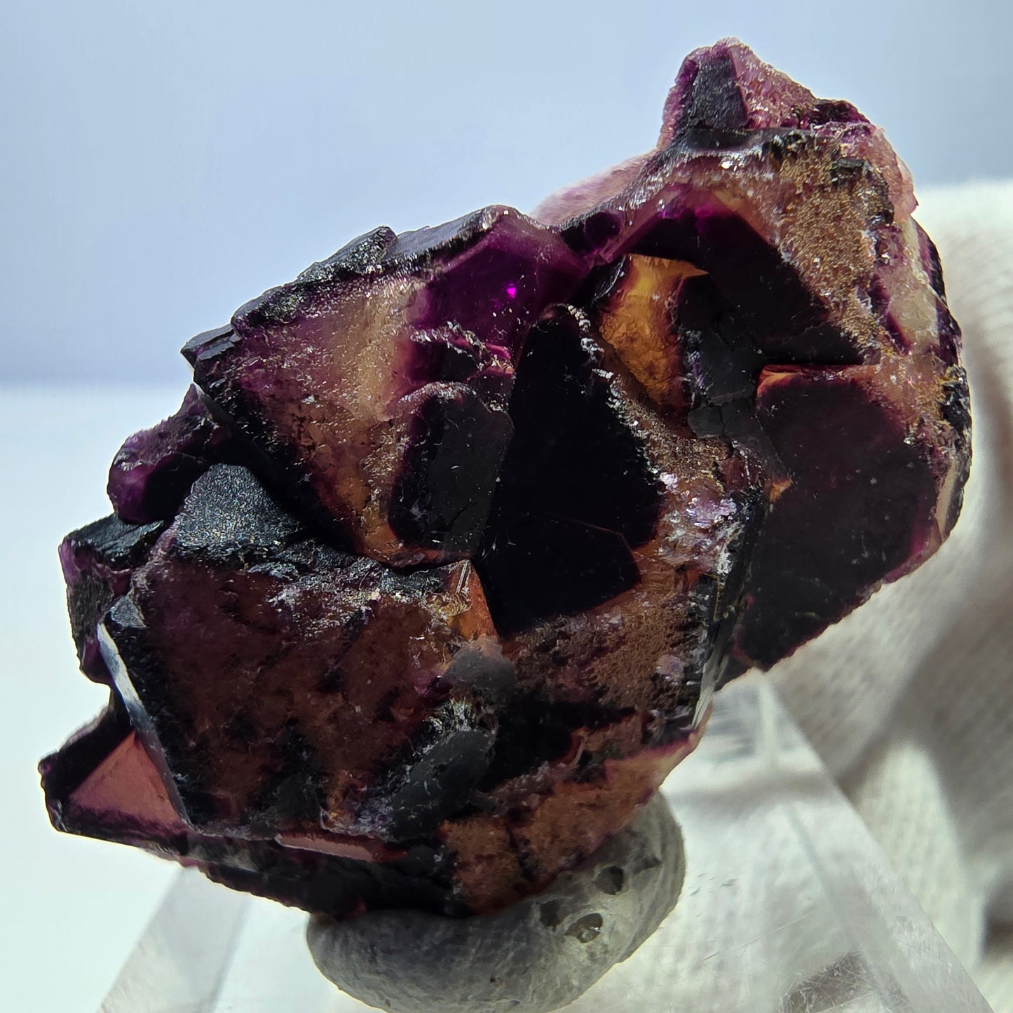 Spécimen rare de cube de fluorite fantôme zonal jaune violet Okorusu, Namibie 40*22*13mm 