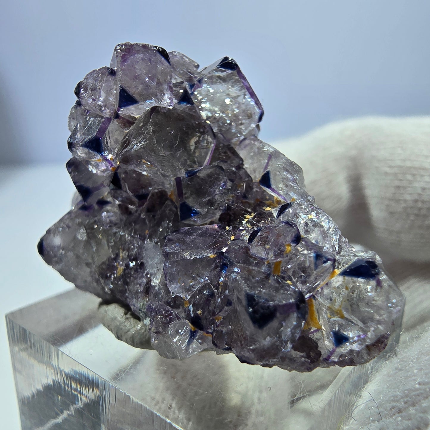 Spécimen rare de cube de fluorite fantôme zonal blanc violet Okorusu, Namibie 35*23*16mm 