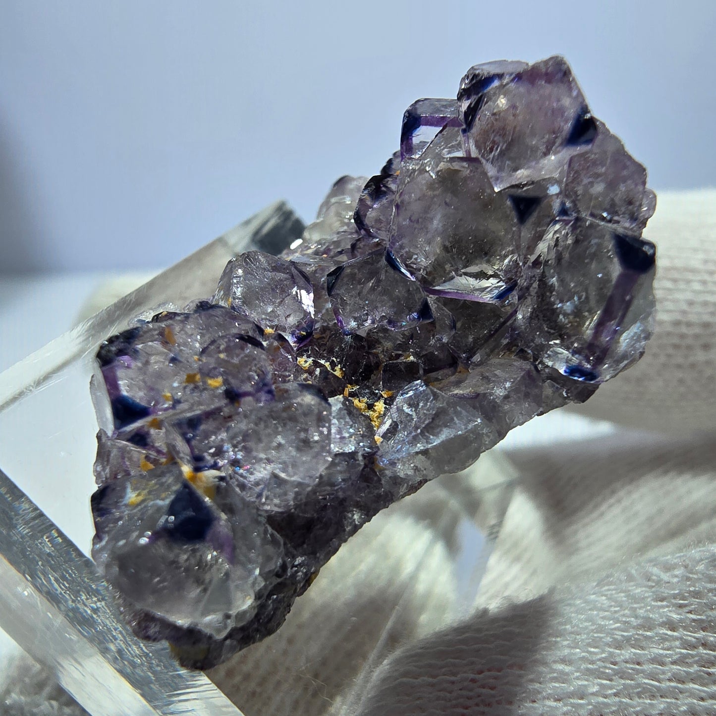 Spécimen rare de cube de fluorite fantôme zonal blanc violet Okorusu, Namibie 35*23*16mm 