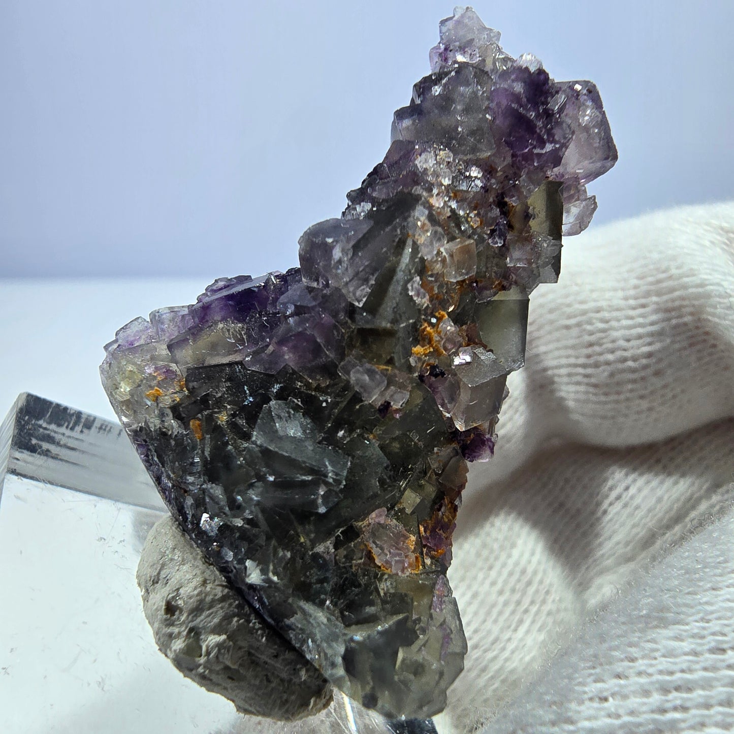 Spécimen rare de cube de fluorite fantôme zonal jaune violet Okorusu, Namibie 44*27*16mm