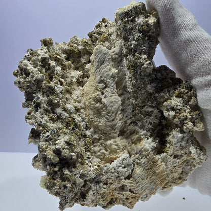 Grand spécimen de fluorite, hyalite, scholle, tourmaline, muscovite, orthose, Erongo, Namibie, 126 x 99 x 78 mm 
