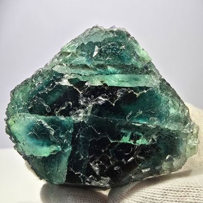 Grand cube de fluorite fantôme étagé, vert-brun, Okorusu, Namibie, 83 x 70 x 45 mm 