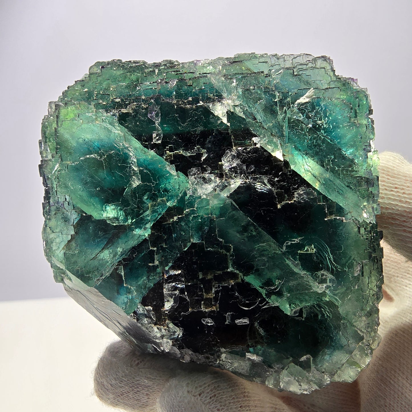 Grand cube de fluorite fantôme étagé, vert-brun, Okorusu, Namibie, 83 x 70 x 45 mm 