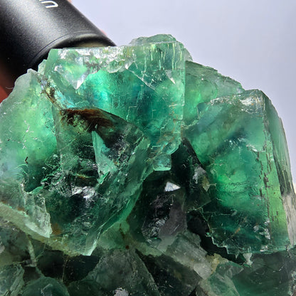 Grand spécimen de cube de fluorite fantôme, vert parqueté Okorusu, Namibie 84*80*40 mm 