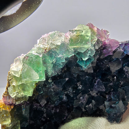 Grand spécimen de cube de fluorite fantôme vert bleu violet Okorusu, Namibie 104*60*28mm 