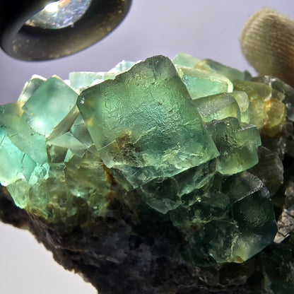 Grand spécimen de cube de fluorite fantôme, parqueté vert, Okorusu, Namibie, 104 x 82 x 43 mm 