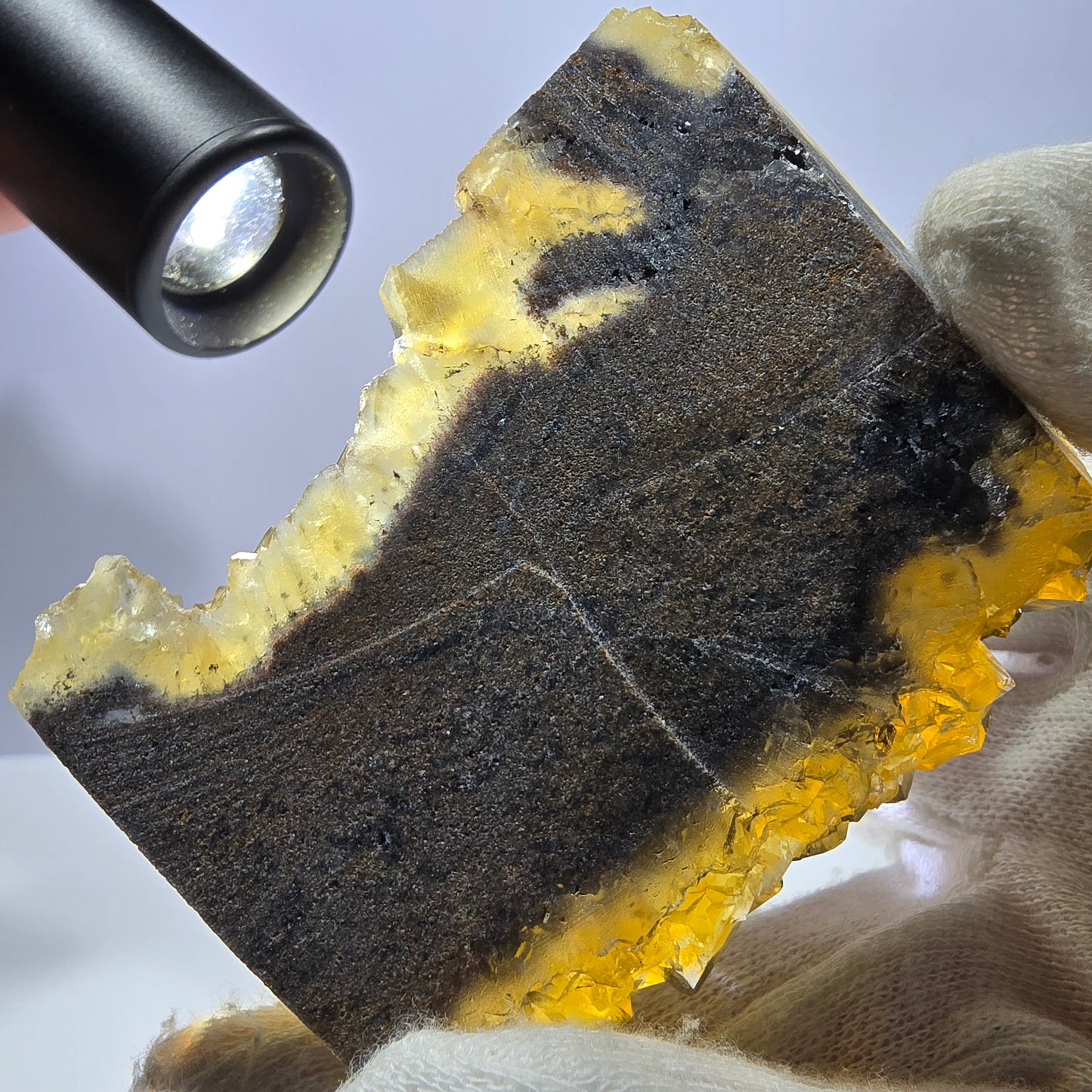 Grand spécimen de cube de fluorite fantôme, poche jaune miel, Okorusu, Namibie, 86 x 64 x 28 mm 