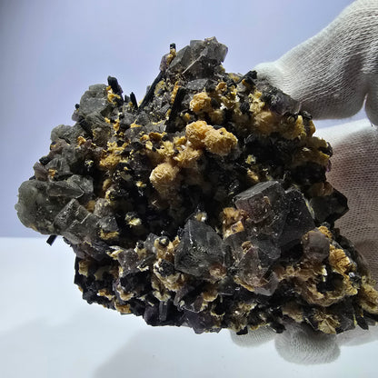 Fluorite fantôme colorée, tourmaline schol, hyalite, muscovite, Erongo, Namibie, 114 x 84 x 50 mm 
