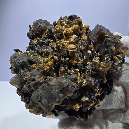 Fluorite fantôme colorée, tourmaline schol, hyalite, muscovite, Erongo, Namibie, 114 x 84 x 50 mm 