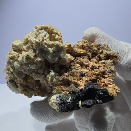 Grand spécimen d'aigue-marine, de tourmaline schorl, d'hyalite et d'orthose, Erongo, Namibie, 107 x 70 x 45 mm 