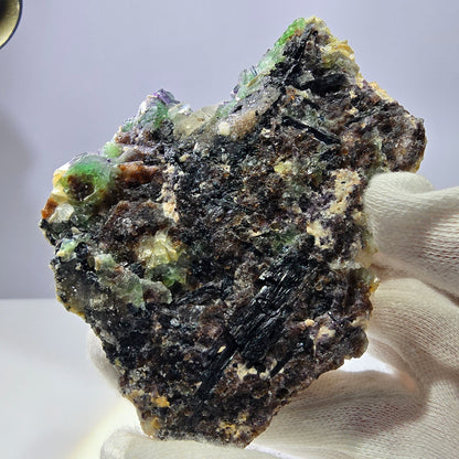 Grande fluorite fantôme, tourmaline schol, hyalite, muscovite, quartz fumé, Erongo, Namibie, 93 x 74 x 24 mm 