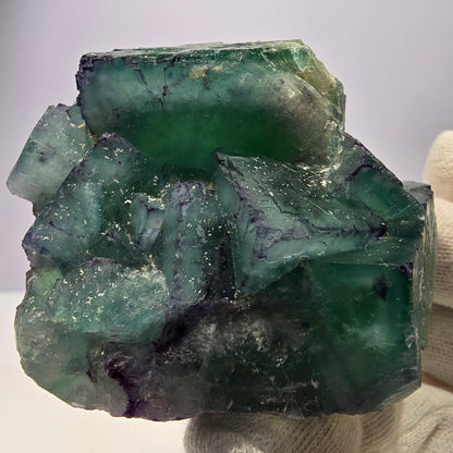 Grand spécimen de cube de fluorite fantôme, parqueté zonal Okorusu Namibie 78*76*33mm 