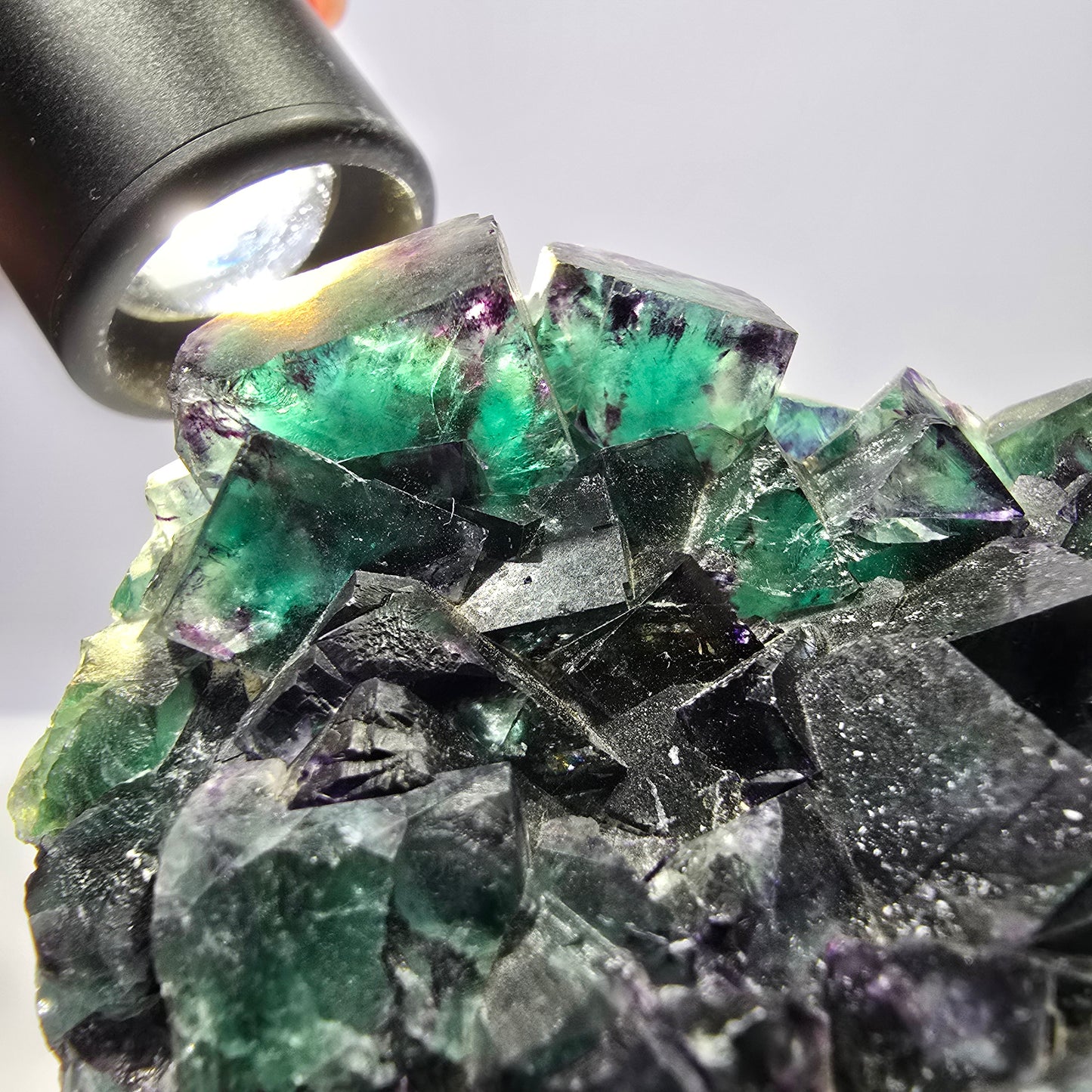 Grand spécimen de cube de fluorite fantôme, vert violet Okorusu Namibie 99*74*32mm 