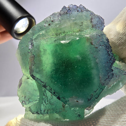 Grand spécimen de cube de fluorite fantôme, parqueté zonal Okorusu Namibie 69*58*33mm 