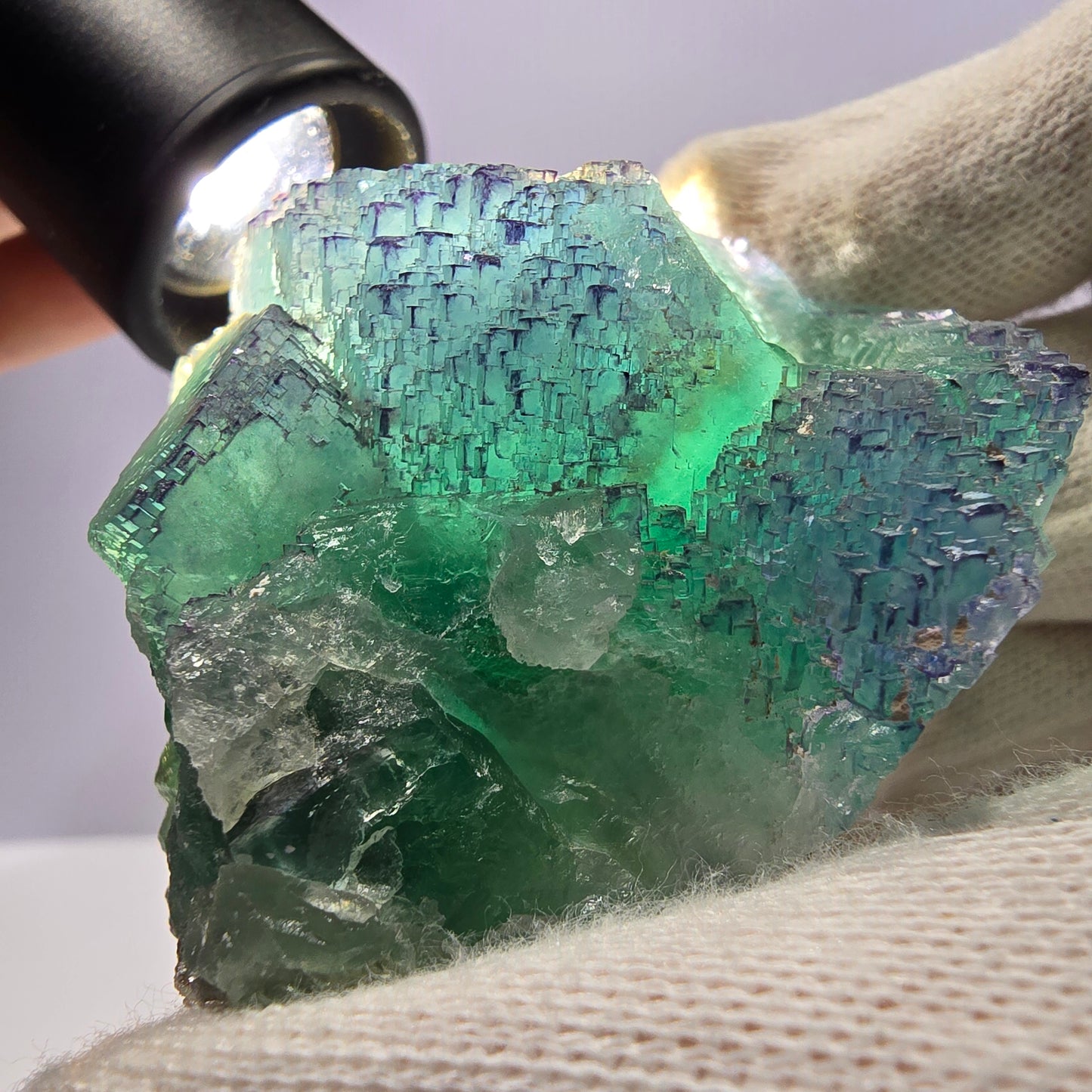 Grand spécimen de cube de fluorite fantôme, parqueté zonal Okorusu Namibie 69*58*33mm 