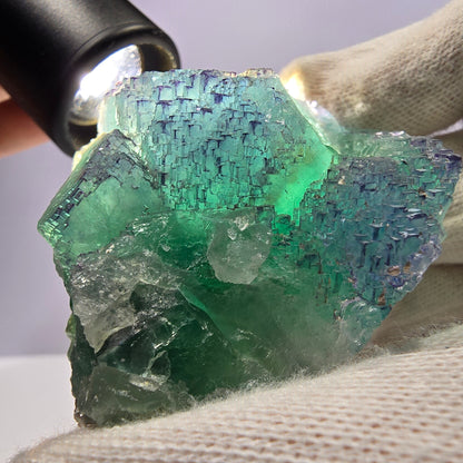 Grand spécimen de cube de fluorite fantôme, parqueté zonal Okorusu Namibie 69*58*33mm 