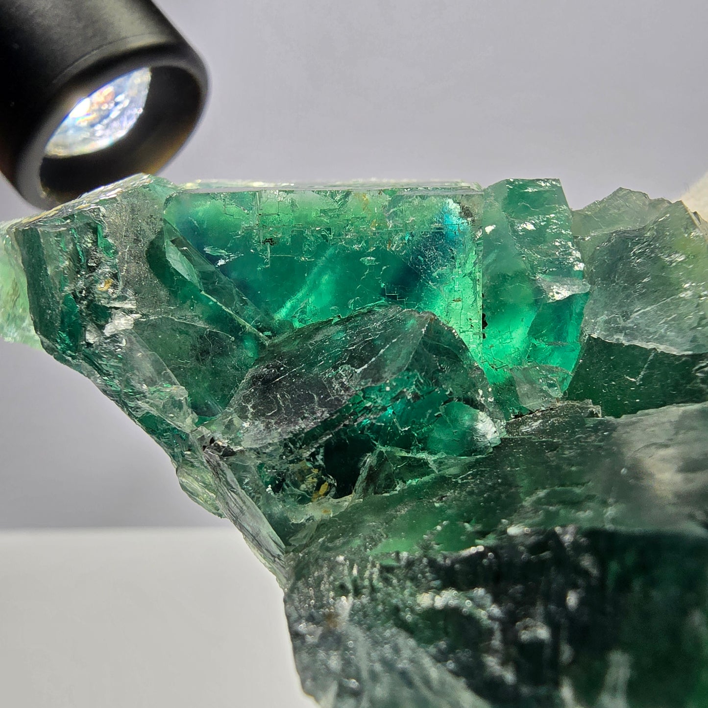Grand spécimen de cube de fluorite fantôme, parqueté vert Okorusu, Namibie, 85 x 61 x 34 mm 