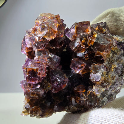 Rare spécimen de cube de fluorite fantôme, violet jaune Okorusu Namibie 63*59*34mm 