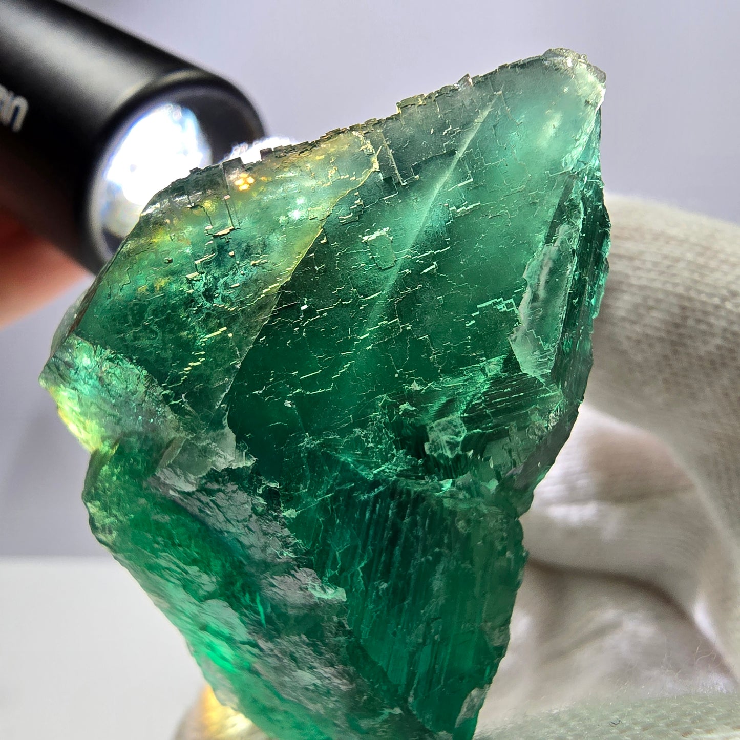 Cube de fluorite fantôme transparent vert à gradins Okorusu Namibie 67 x 43 x 34 mm