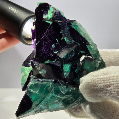 Spécimen de cube de fluorite fantôme vert violet zonal 11:11 Angel Pocket, Namibie 76*56*27mm 