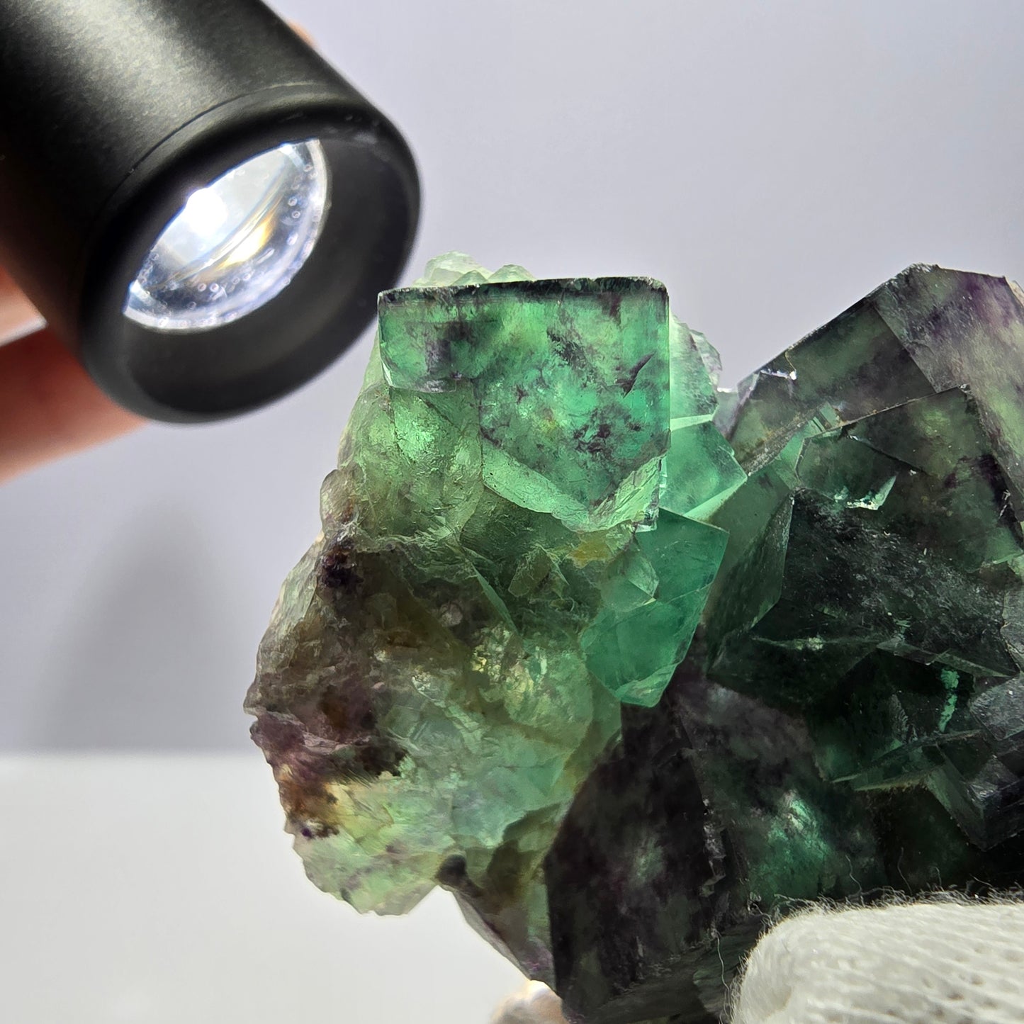 Rare spécimen de cube de fluorite fantôme, parqueté zonal Okorusu Namibie 76 x 62 x 27 mm 