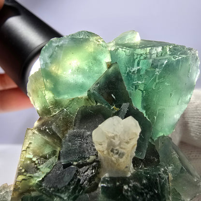 Cube de fluorite fantôme, marches en quartz parquetées Okorusu Namibie 61 x 49 x 36 mm 