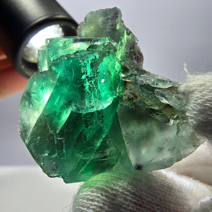 Rare spécimen de cube de fluorite fantôme, parqueté vert Okorusu, Namibie, 45 x 35 x 23 mm 