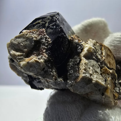 Spécimen rare de tourmaline Schorl et d'opale hyalite, Erongo, Namibie, 43 x 24 x 24 mm 