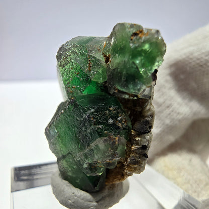 Cube de fluorite fantôme zonal, tourmaline muscovite Schorl Erongo Namibie 26 x 23 x 15 mm 