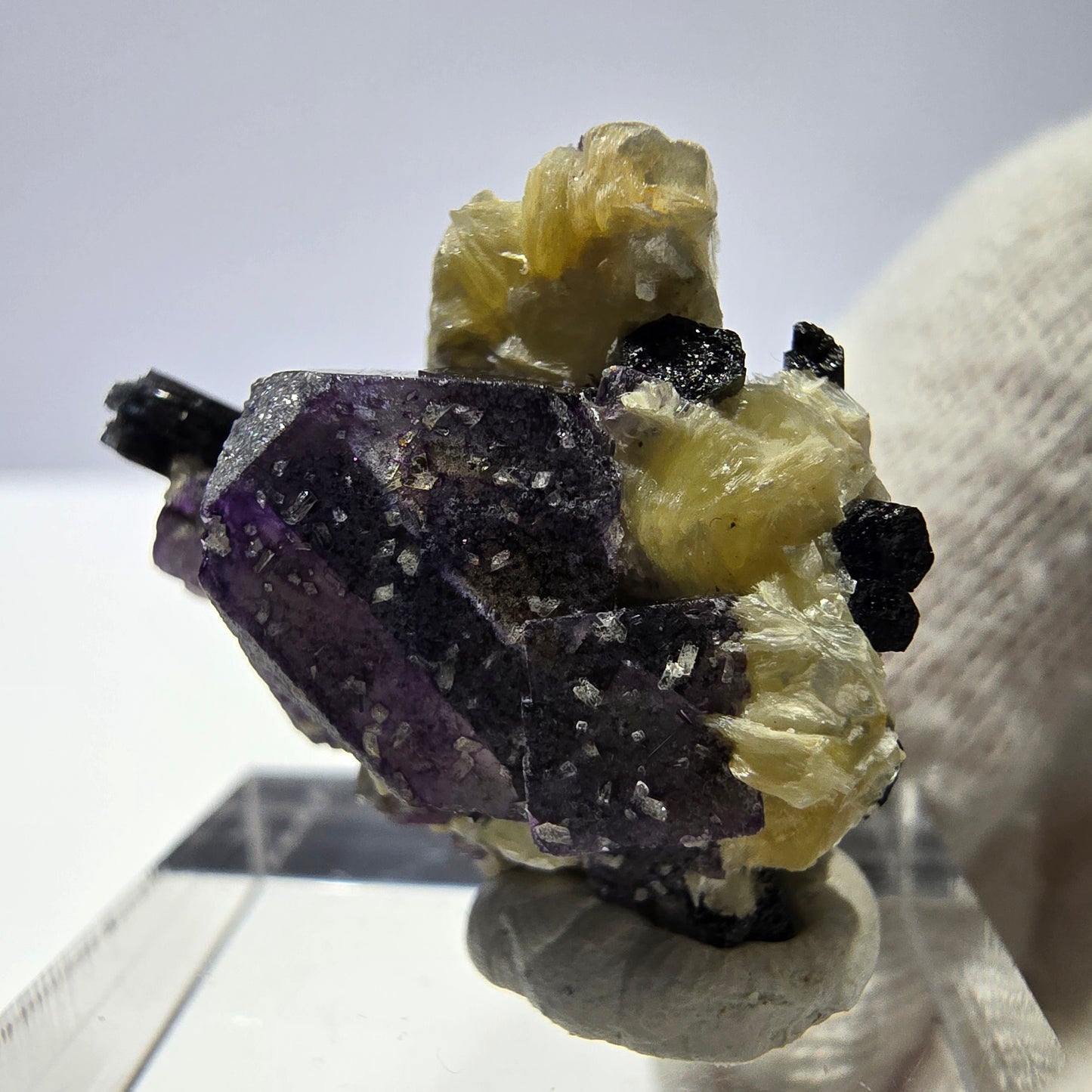 Spécimen de fluorite fantôme colorée, tourmaline scholle, muscovite, Erongo, Namibie, 25 x 20 x 16 mm 