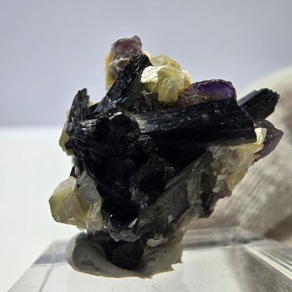 Spécimen de fluorite fantôme colorée, tourmaline scholle, muscovite, Erongo, Namibie, 25 x 20 x 16 mm 