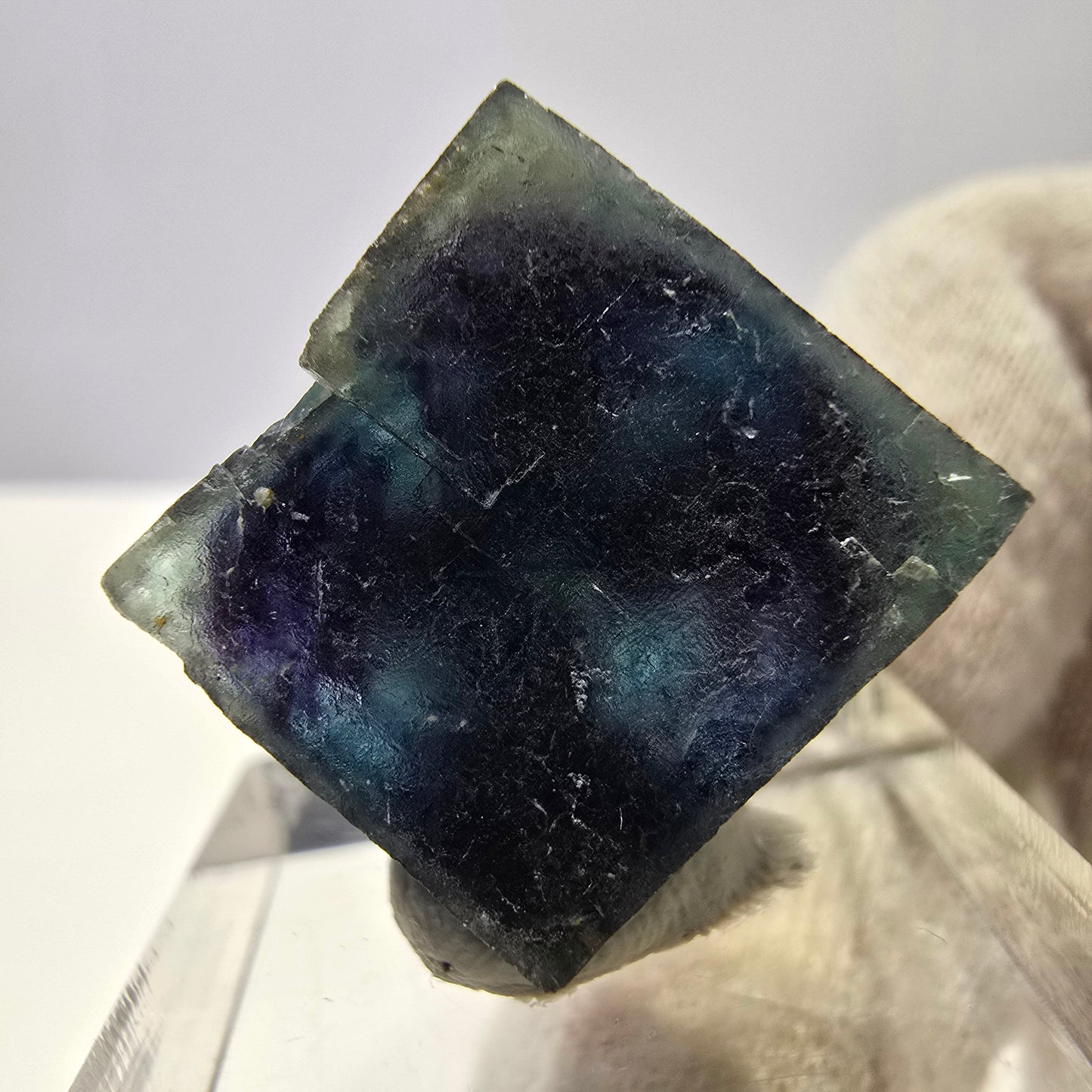 Spécimen de cube de fluorite fantôme, zonal – Nouvelle découverte ! Okorusu, Namibie, 24 x 23 x 12 mm 