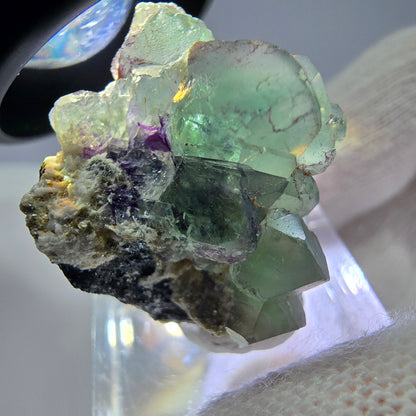 Spécimen de cube de fluorite fantôme zonal, de muscovite et de tourmaline Schorl, Erongo, Namibie, 30 x 22 x 20 mm 