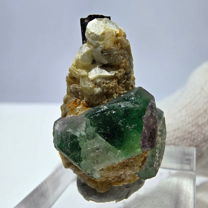 Cube de fluorite fantôme, muscovite et tourmaline Schorl, spécimen d'Erongo, Namibie, 29 x 19 x 17 mm 